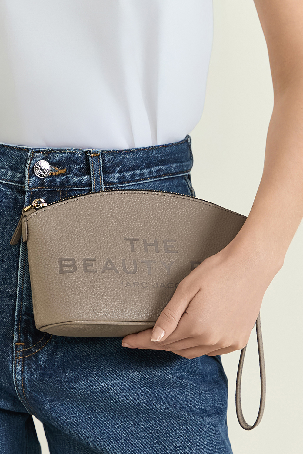 תמונת כל הלוק של תיק ביוטי